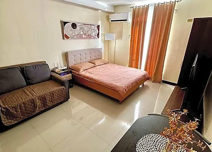Spacious Unit With Balcony Hotel