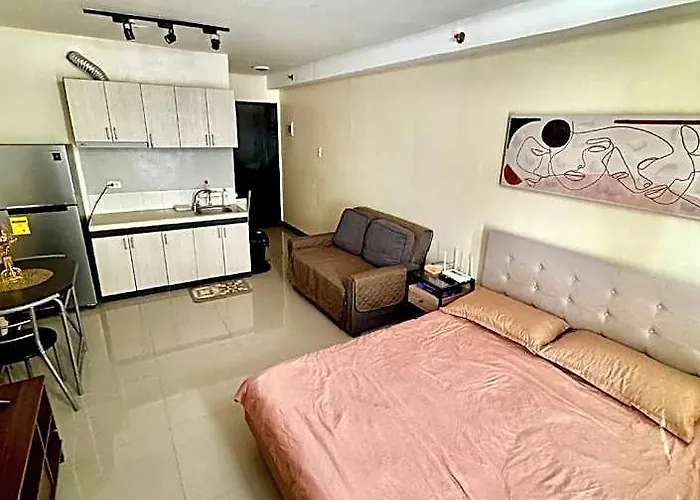 Hotel Spacious Unit With Balcony